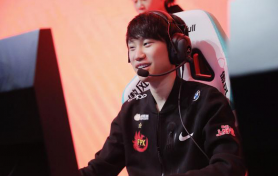 南京理工大学机器人战队斩获2025机甲大师高校联盟赛冠军